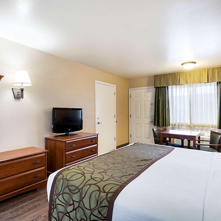 ชัวร์สเตย์ โฮเต็ล บาย เบสต์เวสเทิร์น เฟิร์นลีย์ Hotel ภายนอก รูปภาพ